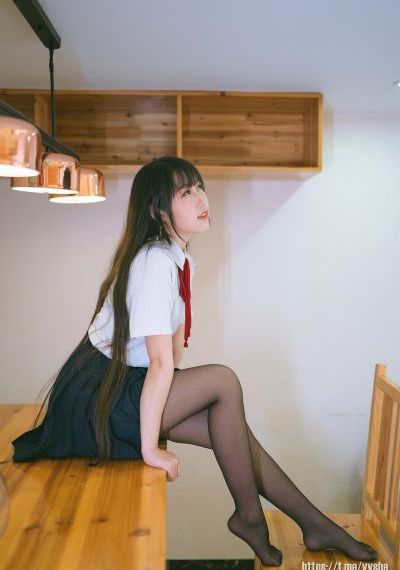 不穿内衣的瑜伽教练