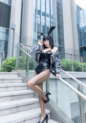 《年轻的老师》免费观看